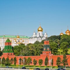 Кремлевская стена вид с Москвы-реки