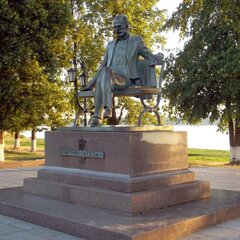 Памятник великому Чайковскому