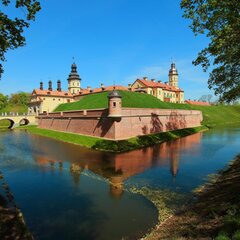 Мирский замок над обрывом