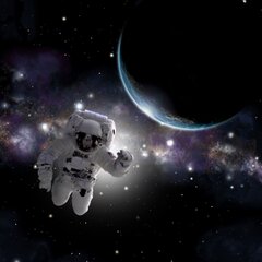 Астронавт на фоне Луны