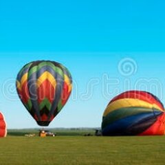 Воздушные шары готовятся к подъему в воздух