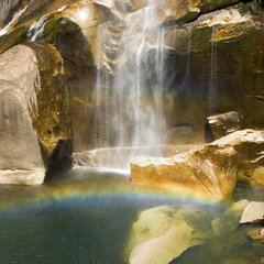 Хрустальный горный водопад