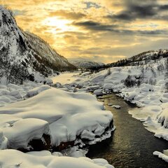 Замерзшая река