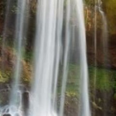 Красивый чистый водопад