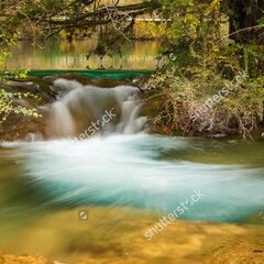 Ровная чистая гладь воды