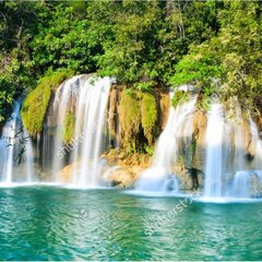 Лесной хрустальный водопад