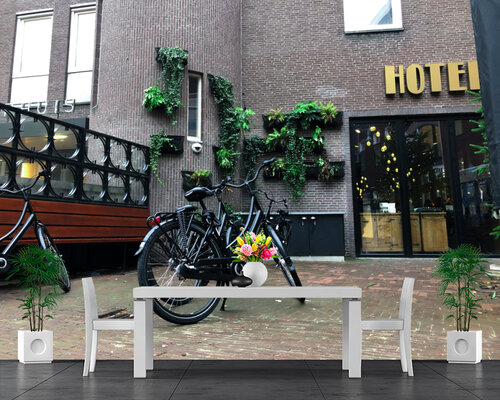 Велосипед у входа в отель Велосипед у входа в отель