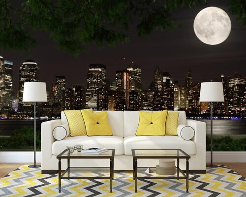 Большая луна в городе Большая луна в городе