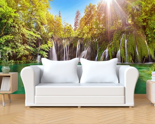 Красивый водопад в лесу Красивый водопад в лесу