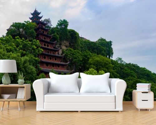 Красивая пагода на холме Красивая пагода на холме