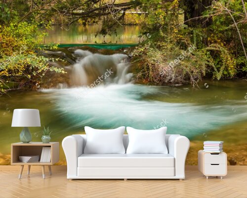 Ровная чистая гладь воды Ровная чистая гладь воды