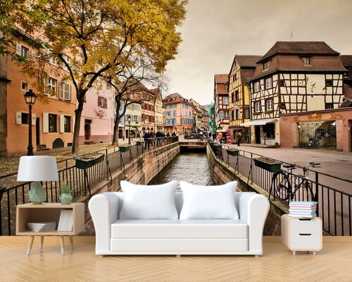 Водный канал осенью Водный канал осенью