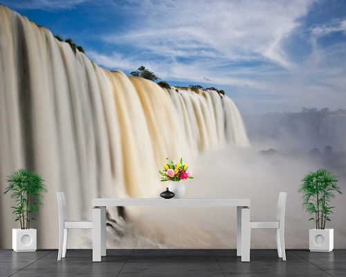 Огромный великолепный водопад Огромный великолепный водопад