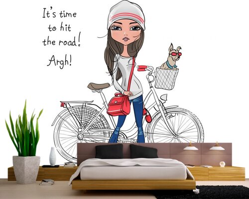 Милая девушка и велосипед Милая девушка и велосипед