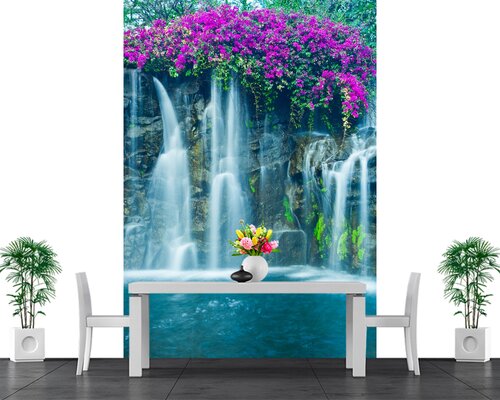 Водопад в горах Японии Водопад в горах Японии