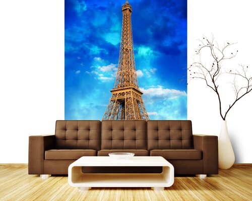 Эйфелева башня уходящая в небо Эйфелева башня уходящая в небо