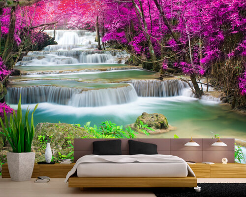 Каскады водопада и фиолетовые деревья Каскады водопада и фиолетовые деревья