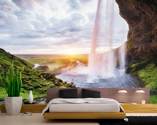 Водопад на обрыве скалы Водопад на обрыве скалы