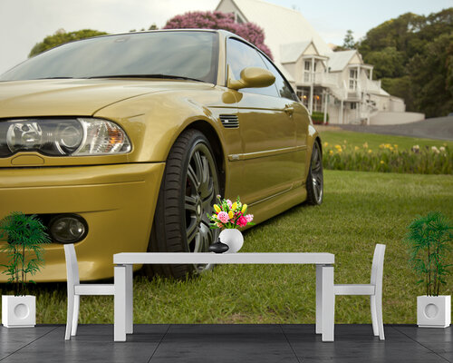 Желтый металлик БМВ и особняк Желтый металлик БМВ и особняк