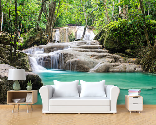 Каскадный водопад в лесу Каскадный водопад в лесу