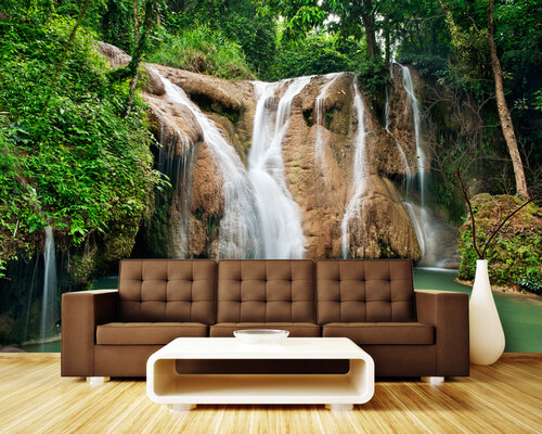 Лесной великолепный водопад Лесной великолепный водопад