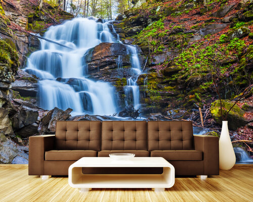 Лесной великолепный водопад Лесной великолепный водопад